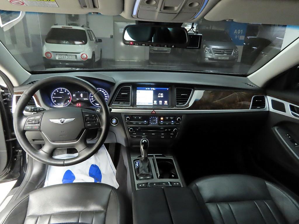 HYUNDAI Genesis - Vista 6