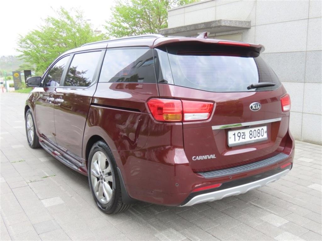 KIA Carnival - Vista 7