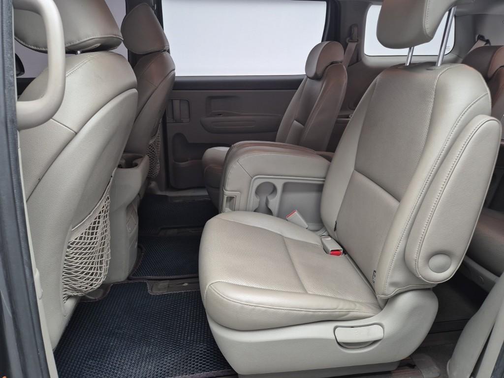 KIA Carnival - Vista 12