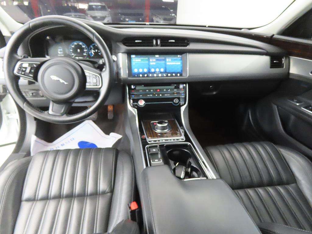 Jaguar XF - Vista 7