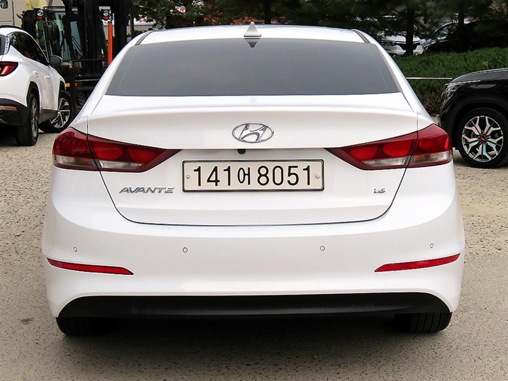 HYUNDAI Avante - Vista 4