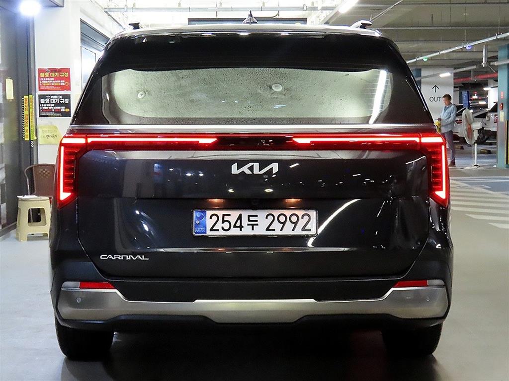 KIA Carnival - Vista 5