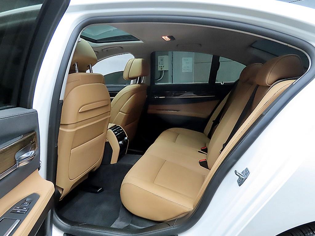 BMW 7 Series - Vista 6