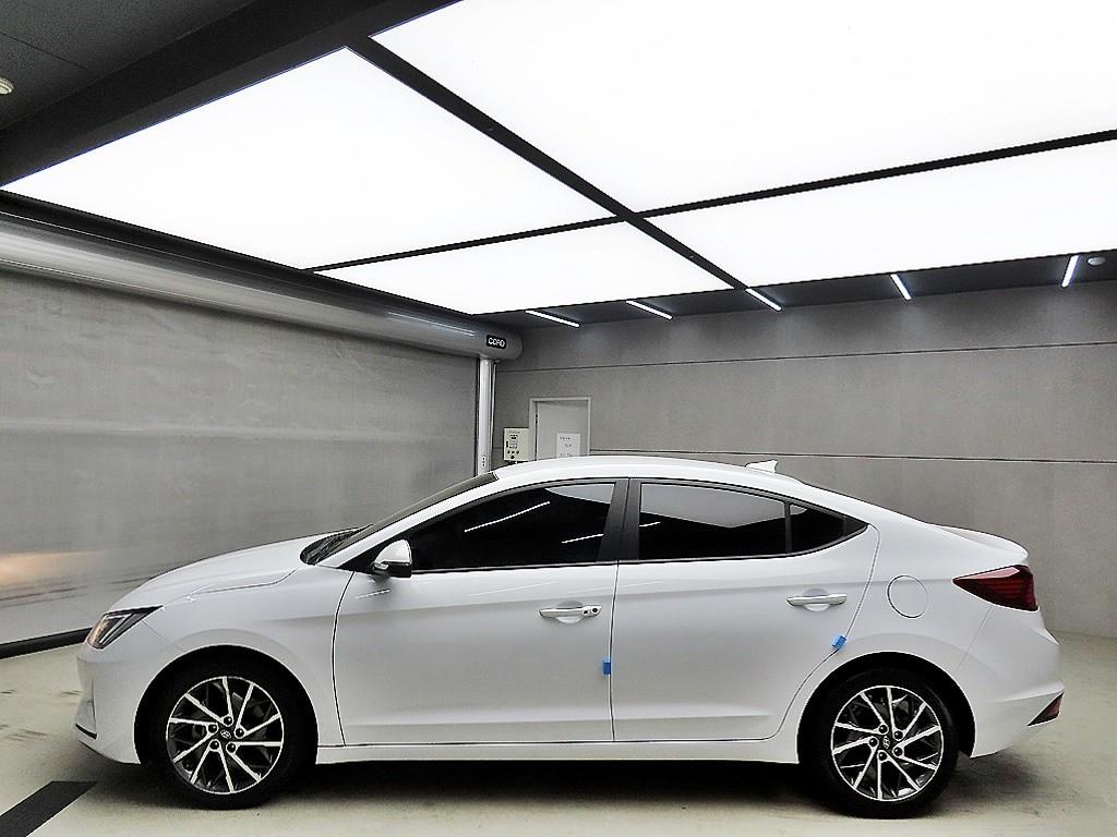 HYUNDAI Avante - Vista 4