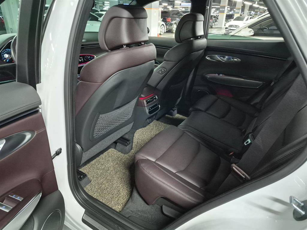 Genesis GV70 - Vista 9