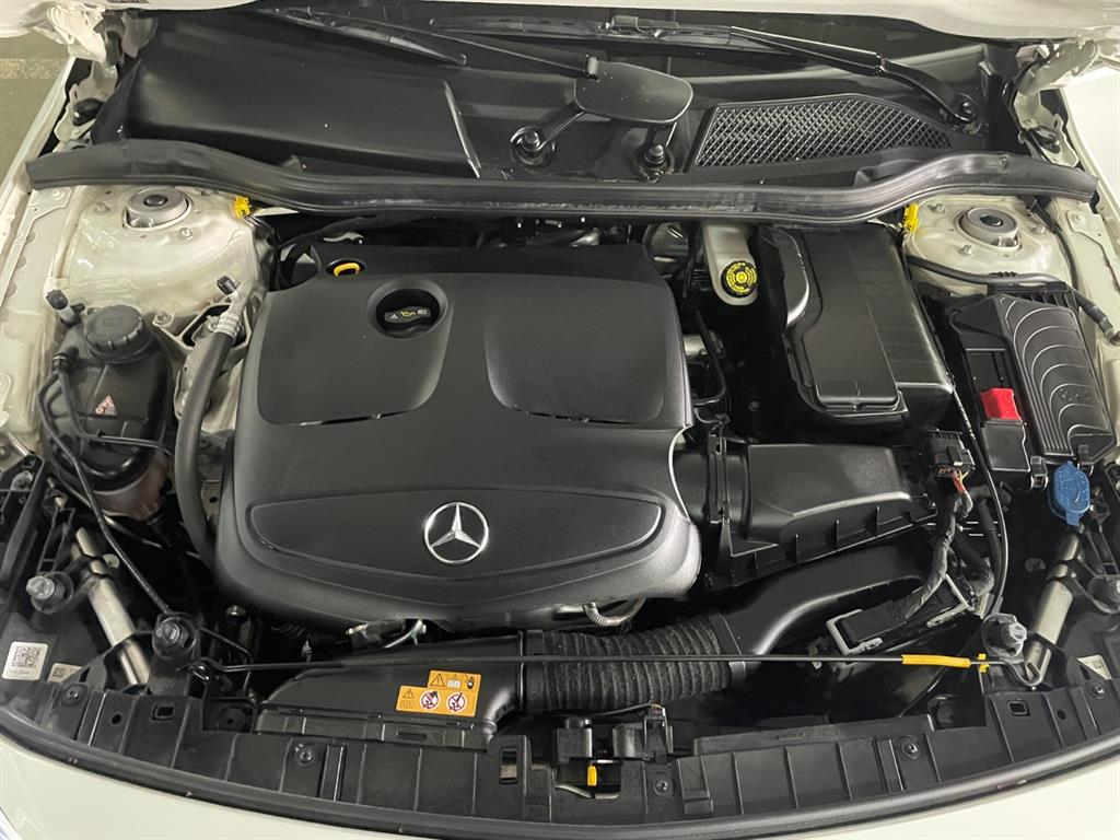 Mercedes Benz GLA Class - Vista 6
