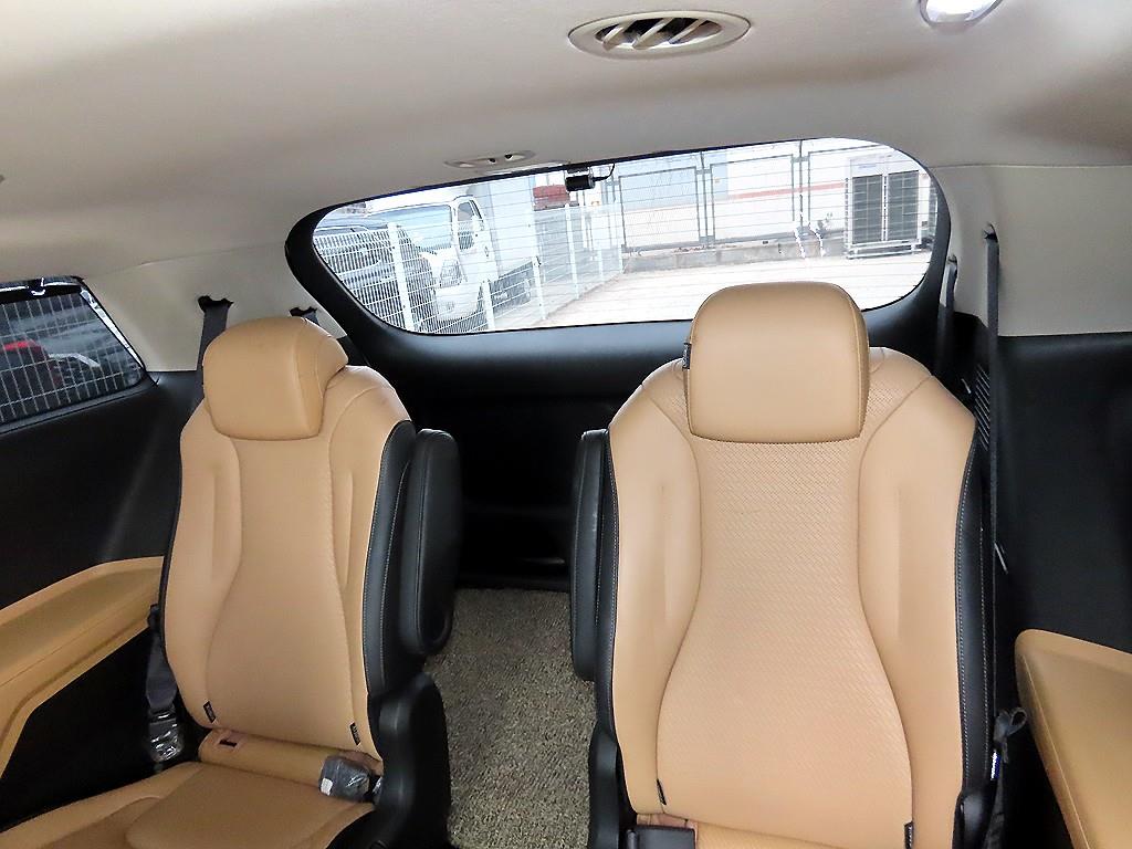 KIA Carnival - Vista 7