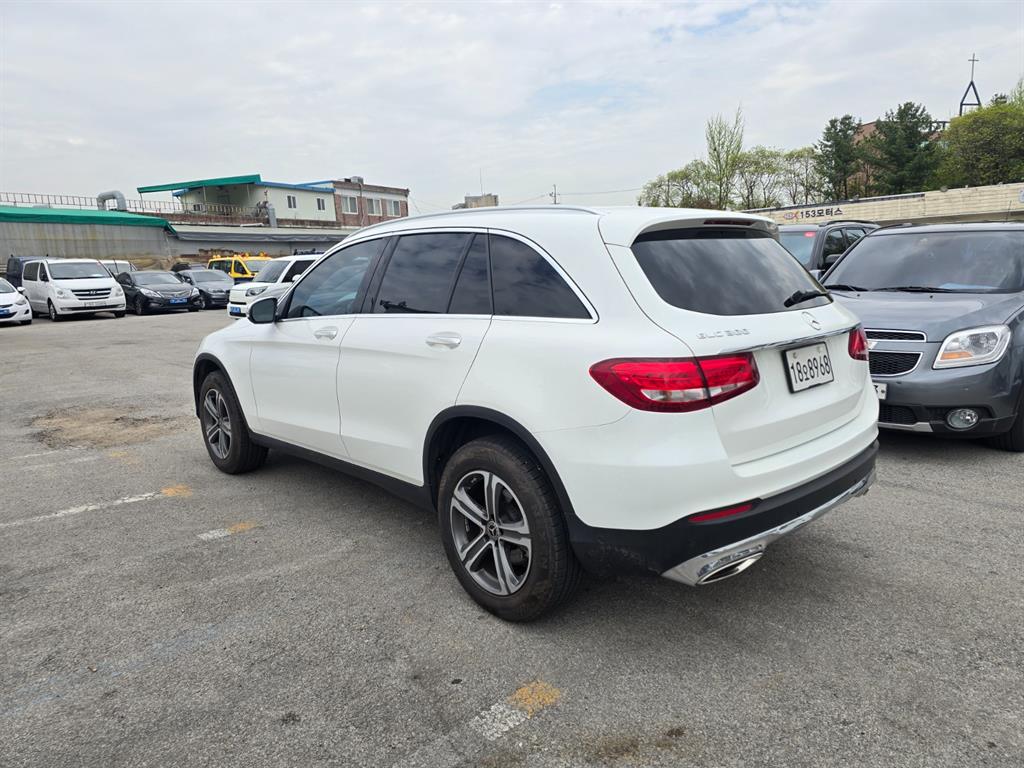 Mercedes Benz GLC Class - Vista 5