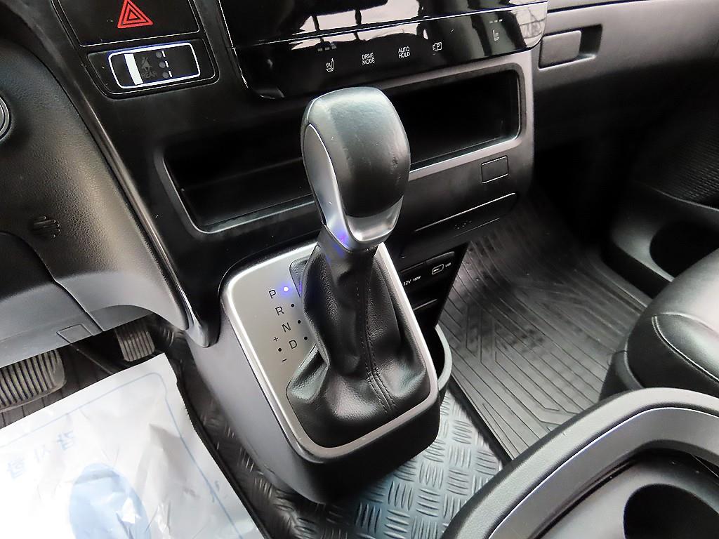 HYUNDAI Staria - Vista 10