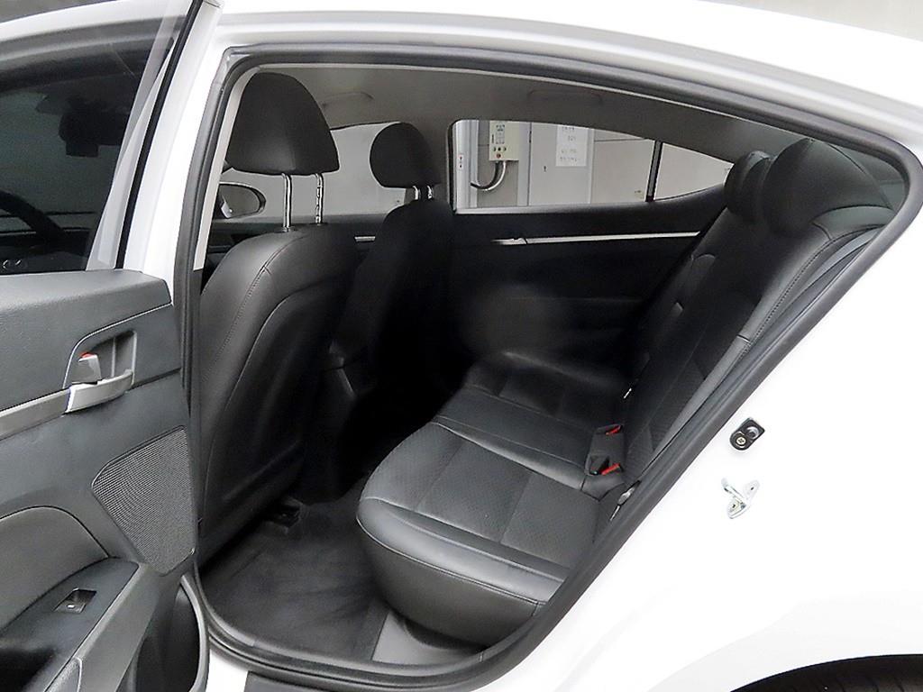 HYUNDAI Avante - Vista 6