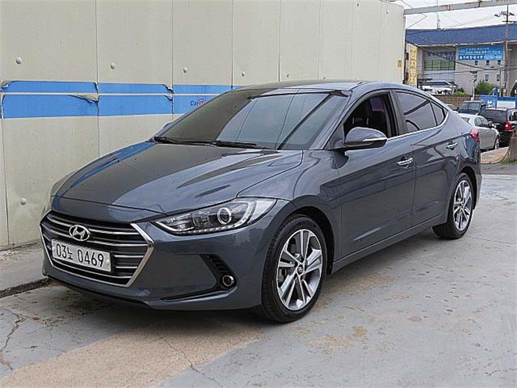 HYUNDAI Avante - Vista 3