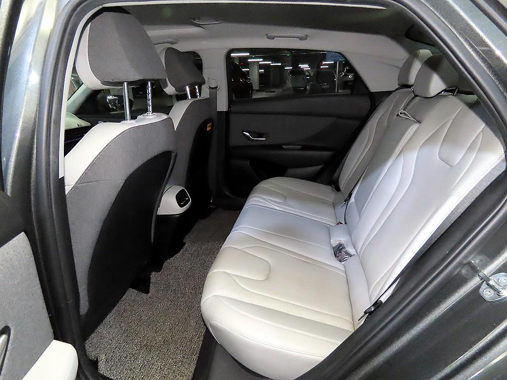 HYUNDAI Avante - Vista 7