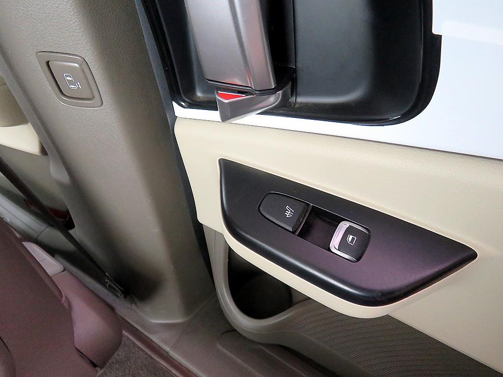 KIA Carnival - Vista 11