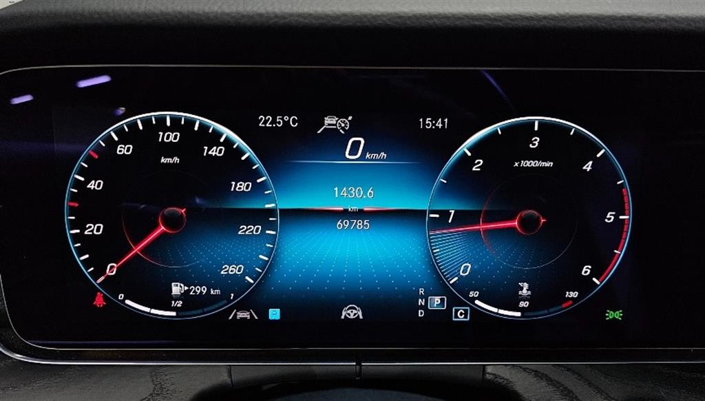 Mercedes Benz E class - Vista 8