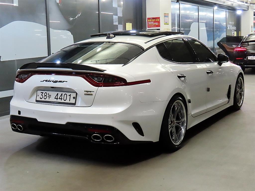 KIA Stinger - Vista 4