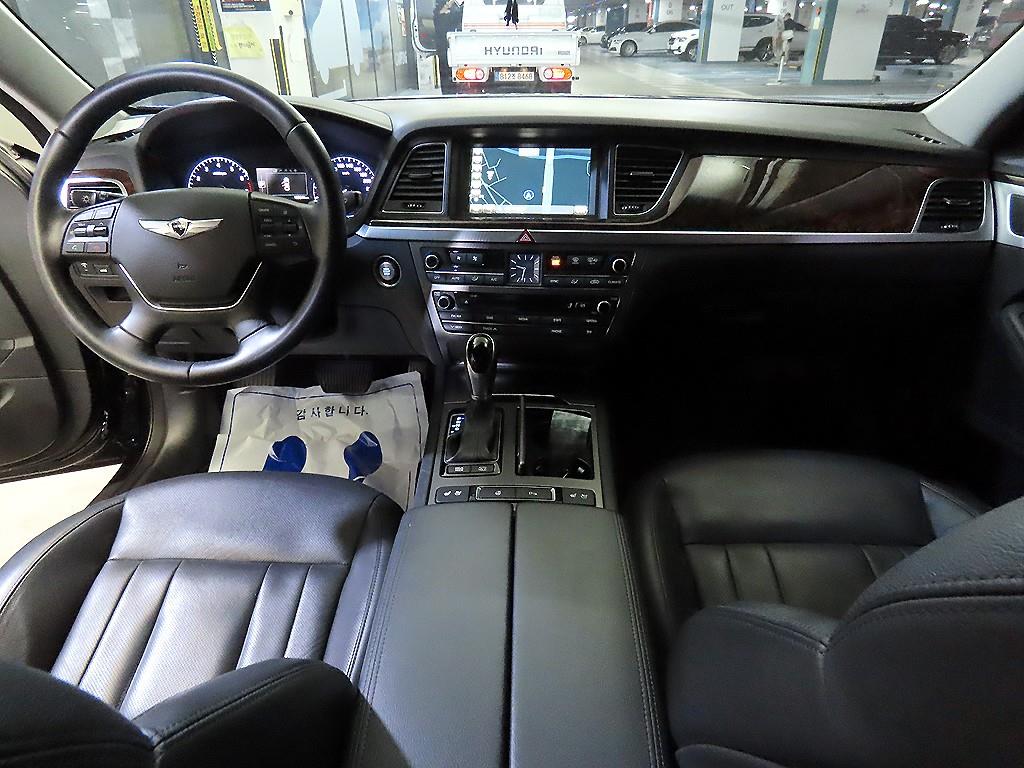 HYUNDAI Genesis - Vista 10