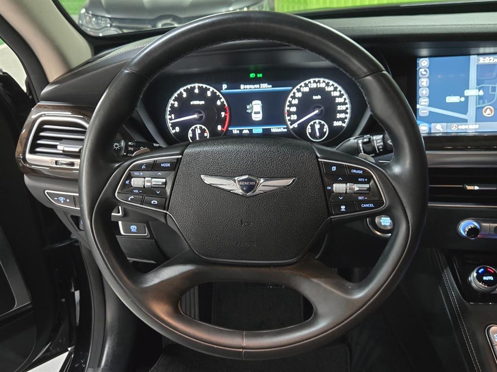 Genesis G90 - Vista 10
