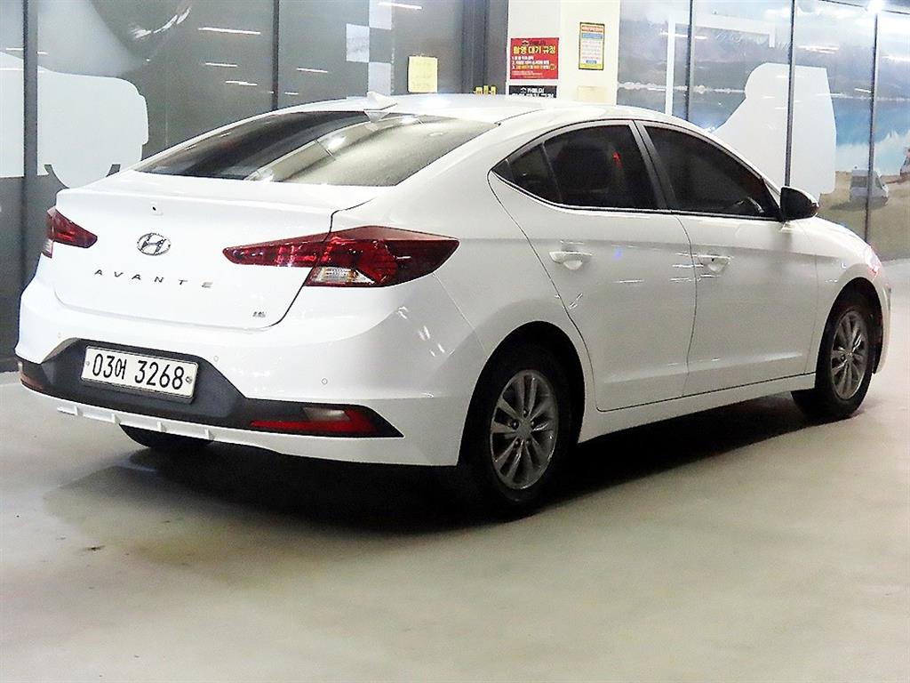 HYUNDAI Avante - Vista 4