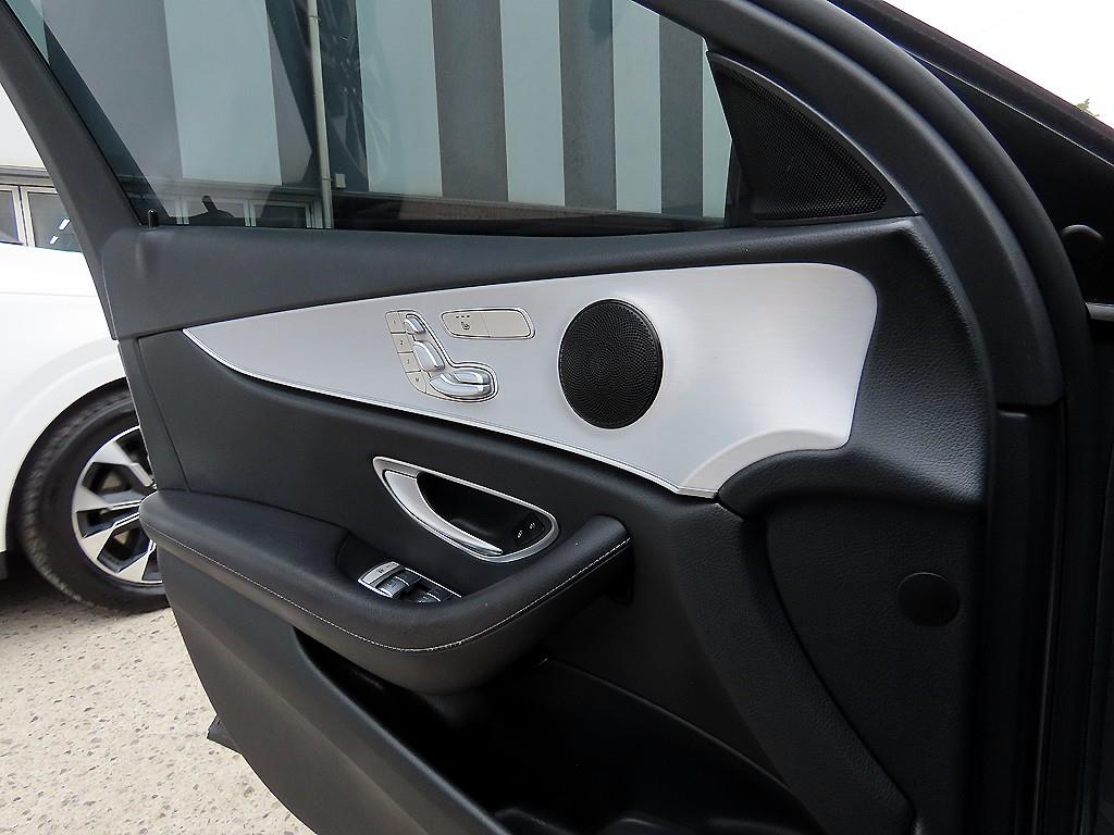 Mercedes Benz E class - Vista 11