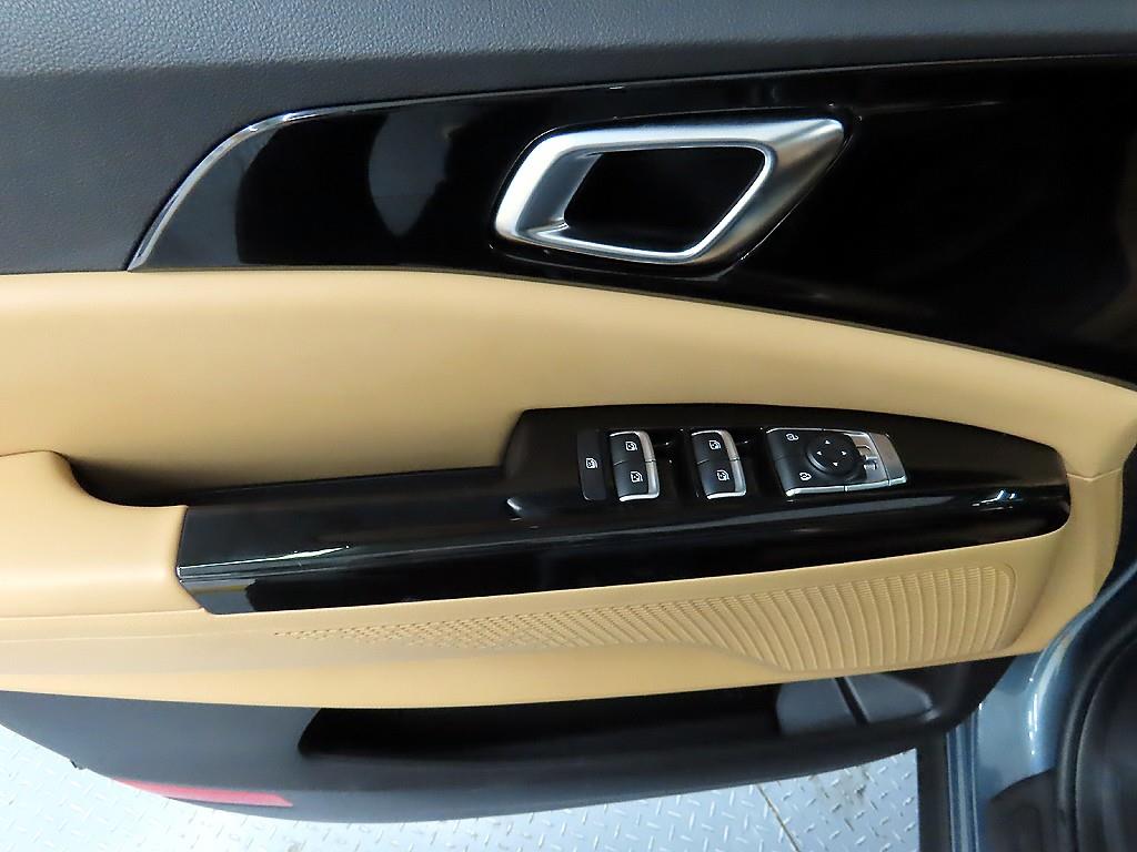 KIA Carnival - Vista 11