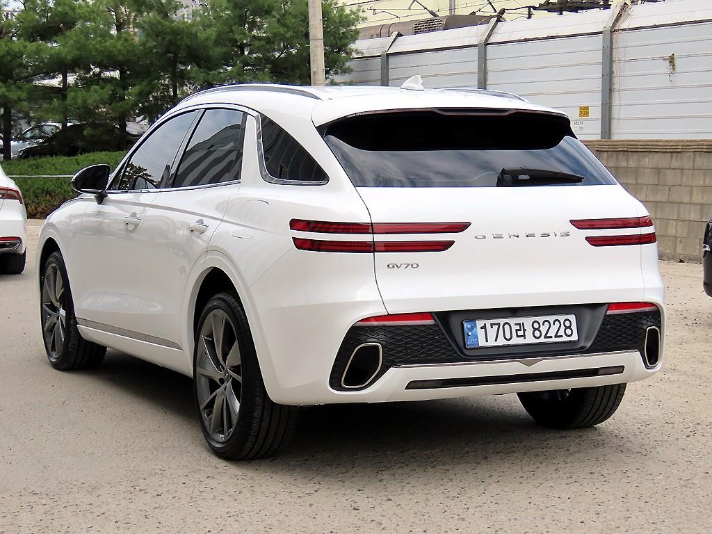 Genesis GV70 - Vista 3
