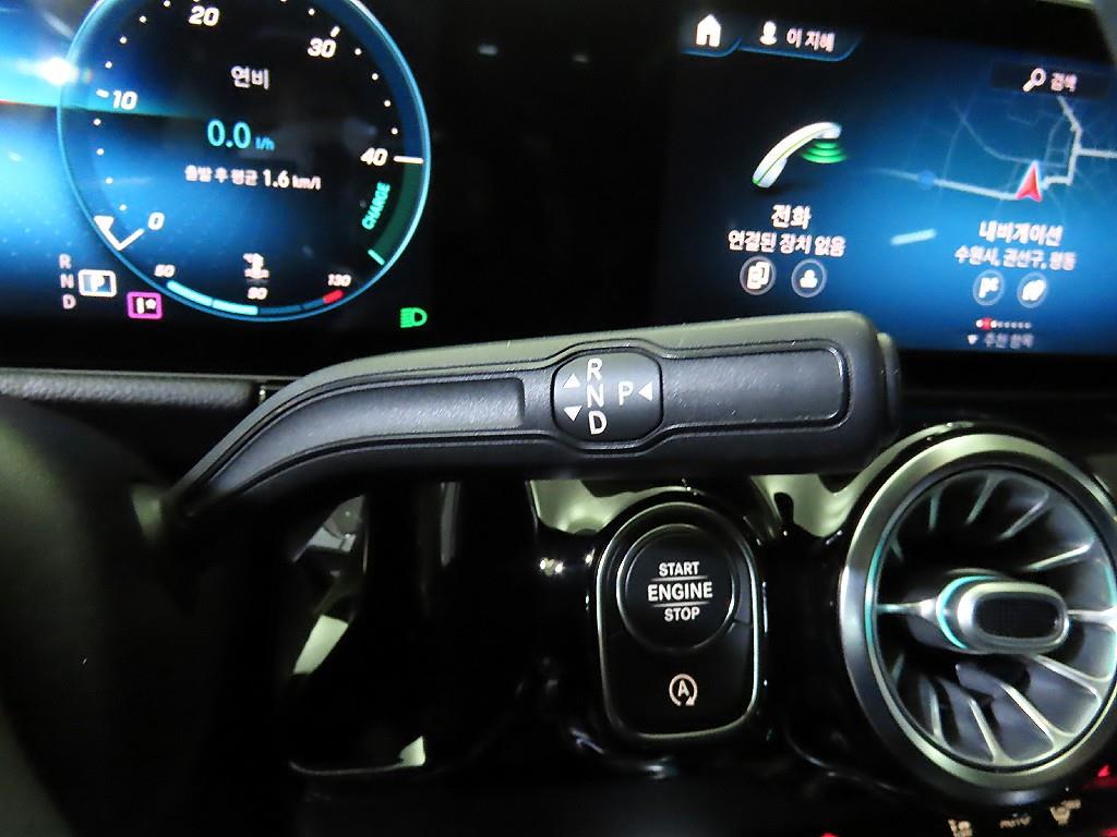 Mercedes Benz GLA Class - Vista 12