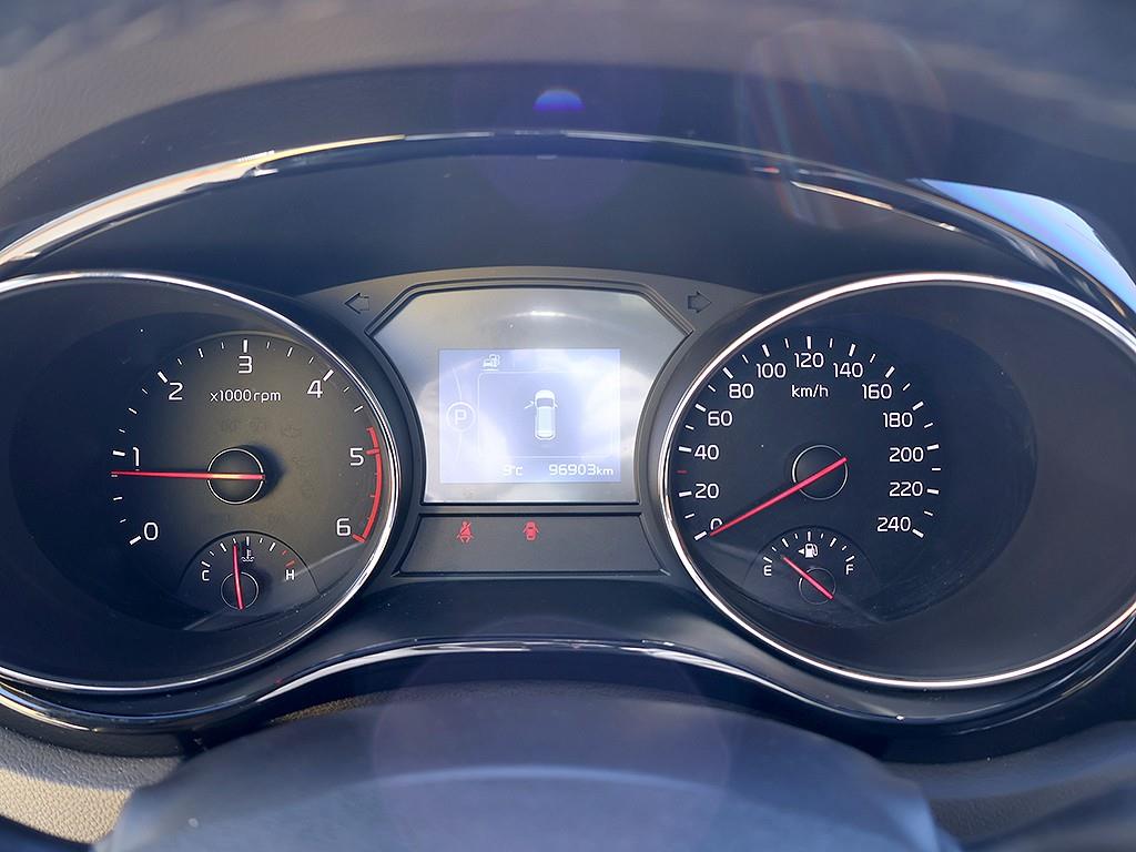 KIA Carnival - Vista 11