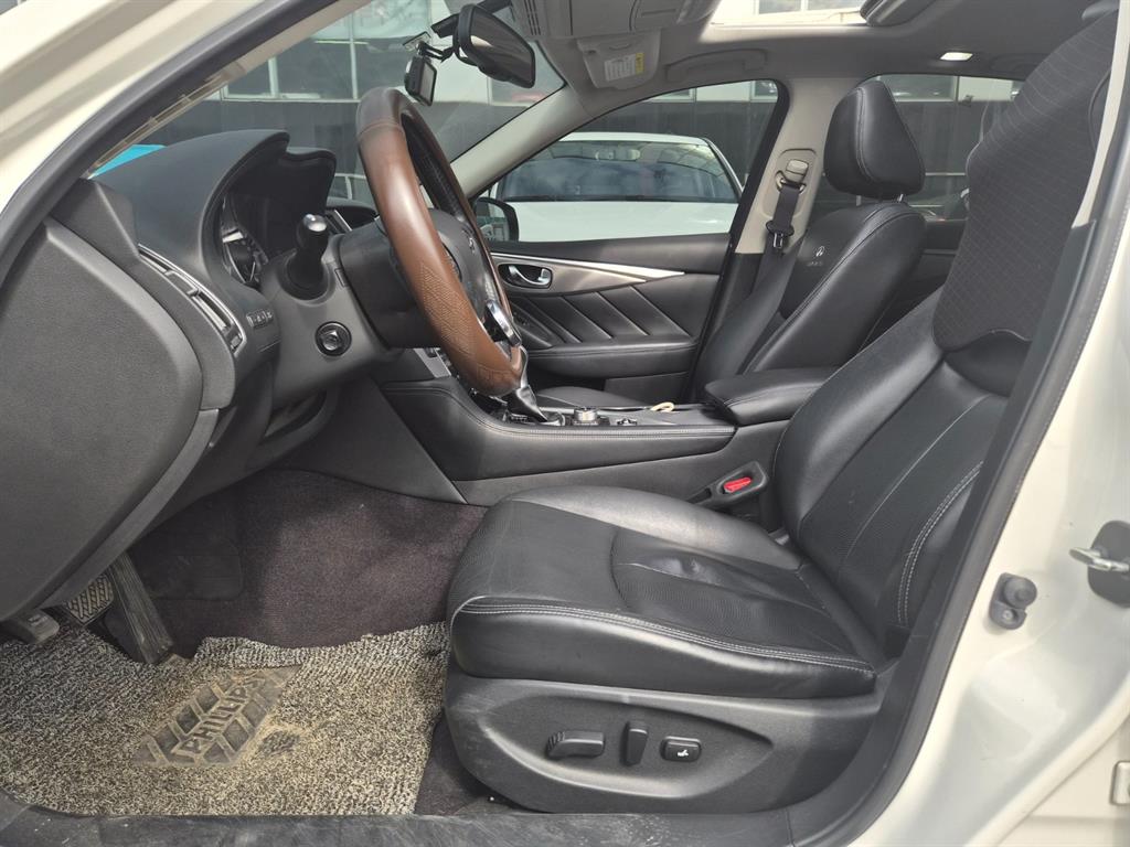 Infiniti Q - Vista 11