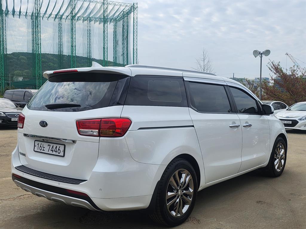 KIA Carnival - Vista 4