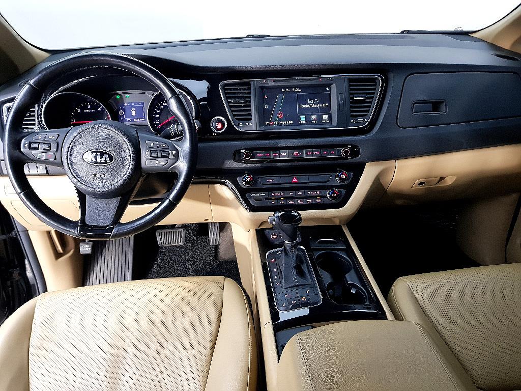KIA Carnival - Vista 5