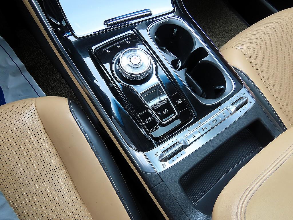 KIA Carnival - Vista 11