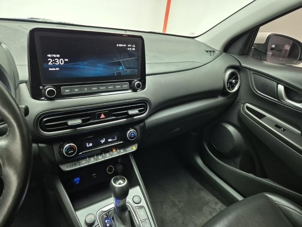 HYUNDAI Kona - Vista 10