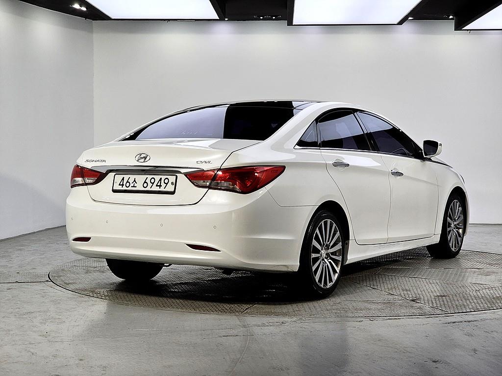 HYUNDAI Sonata - Vista 4