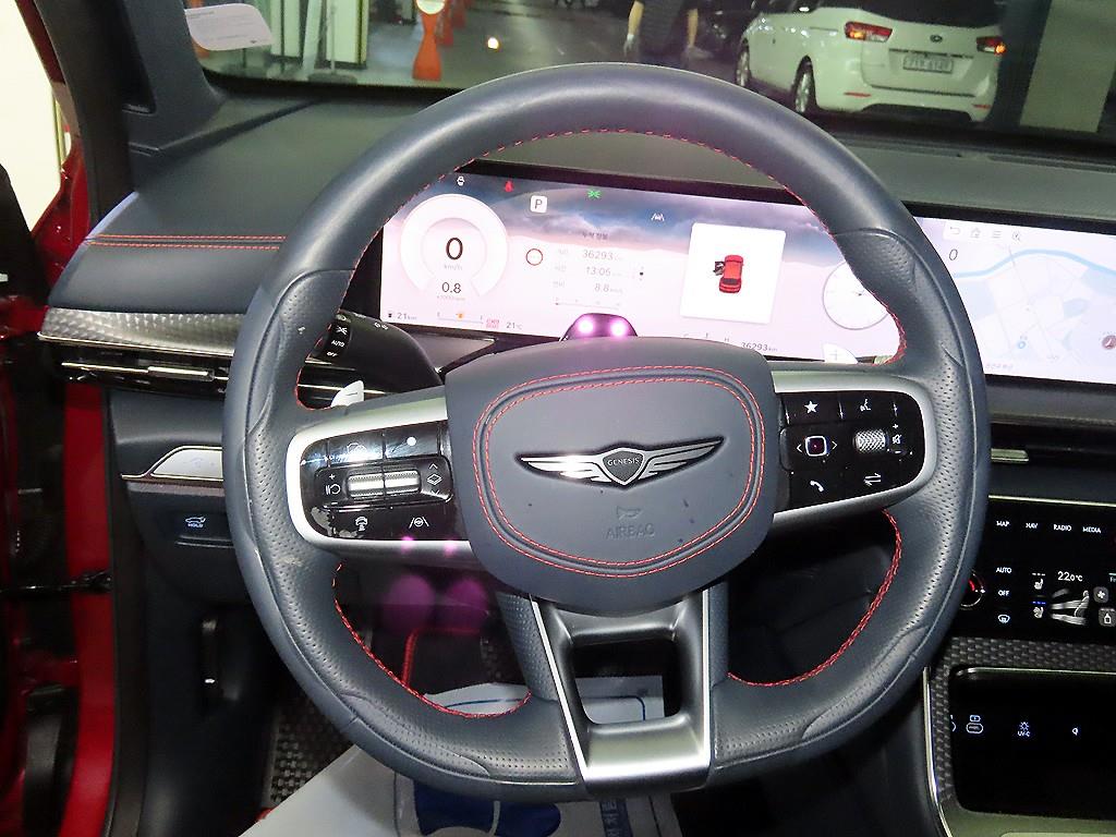 Genesis GV80 - Vista 8