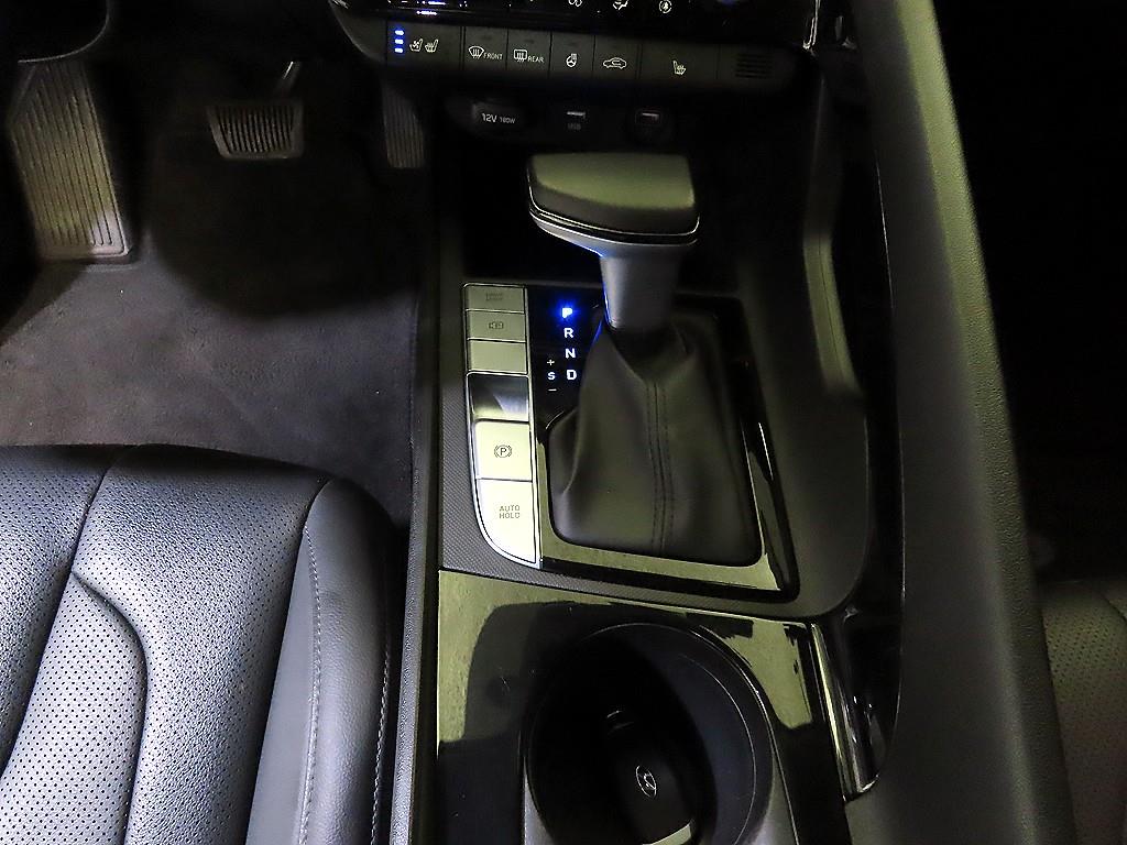 HYUNDAI Avante - Vista 12
