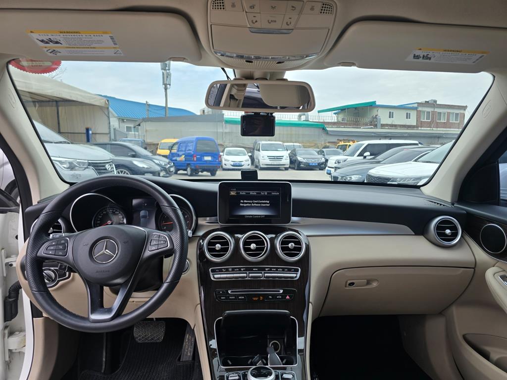 Mercedes Benz GLC Class - Vista 8