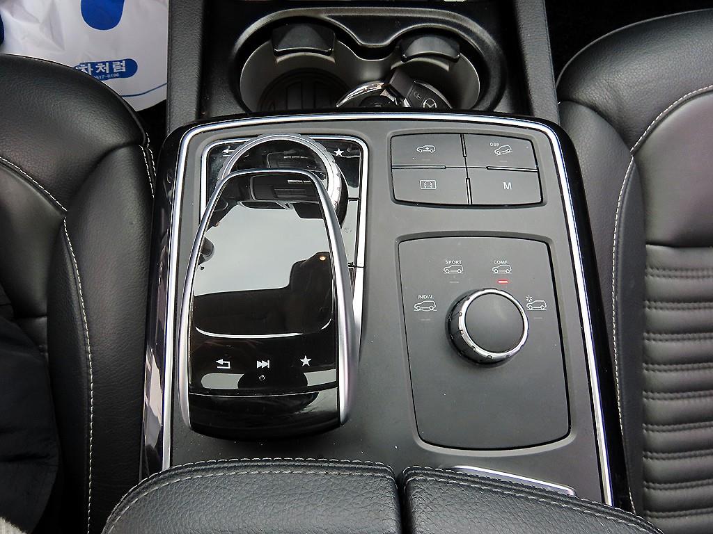 Mercedes Benz GLE Class - Vista 11