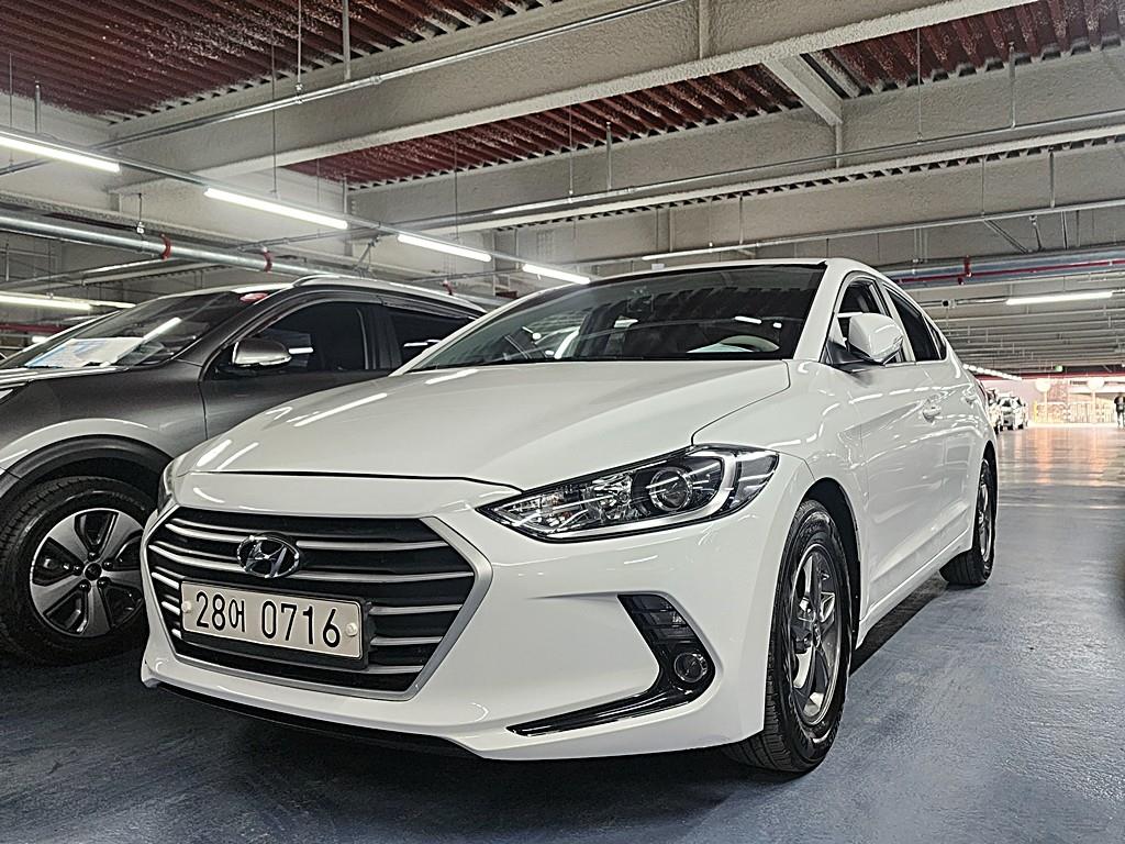 HYUNDAI Avante - Vista 5