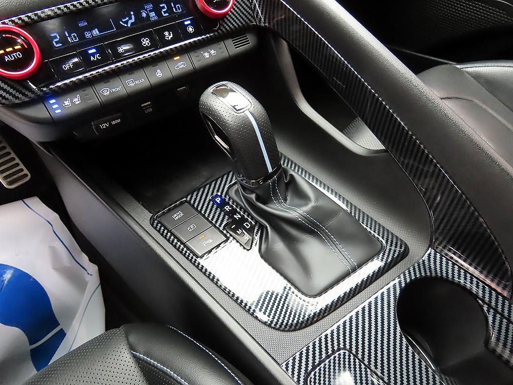 HYUNDAI Avante - Vista 10