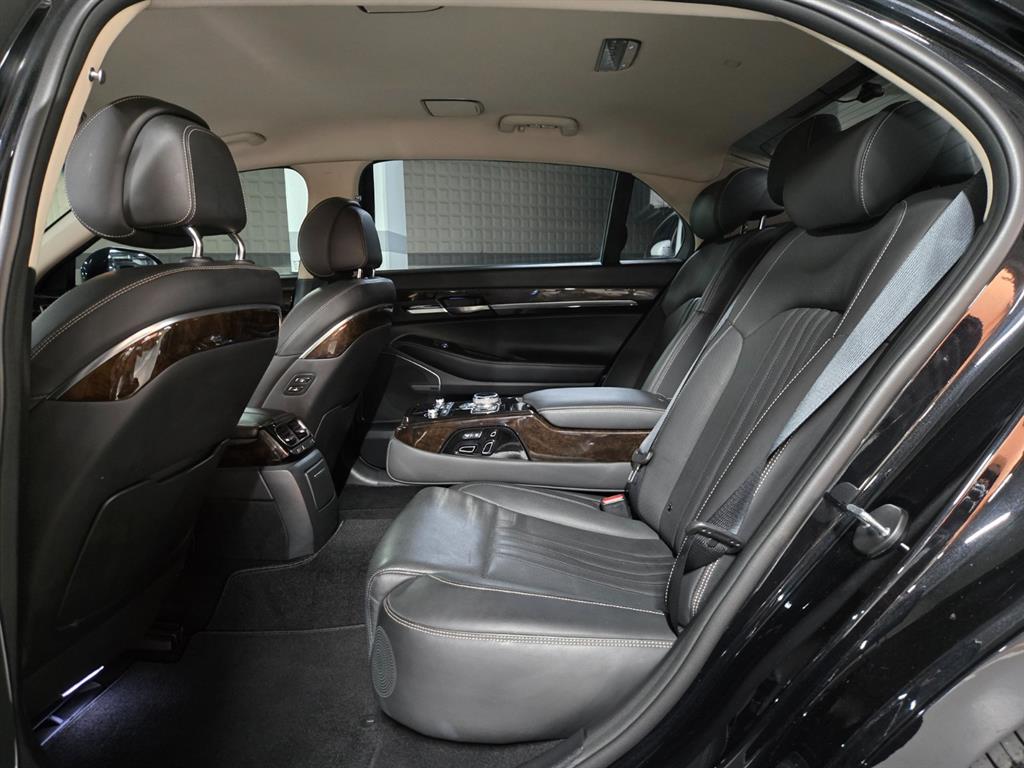 Genesis G90 - Vista 7