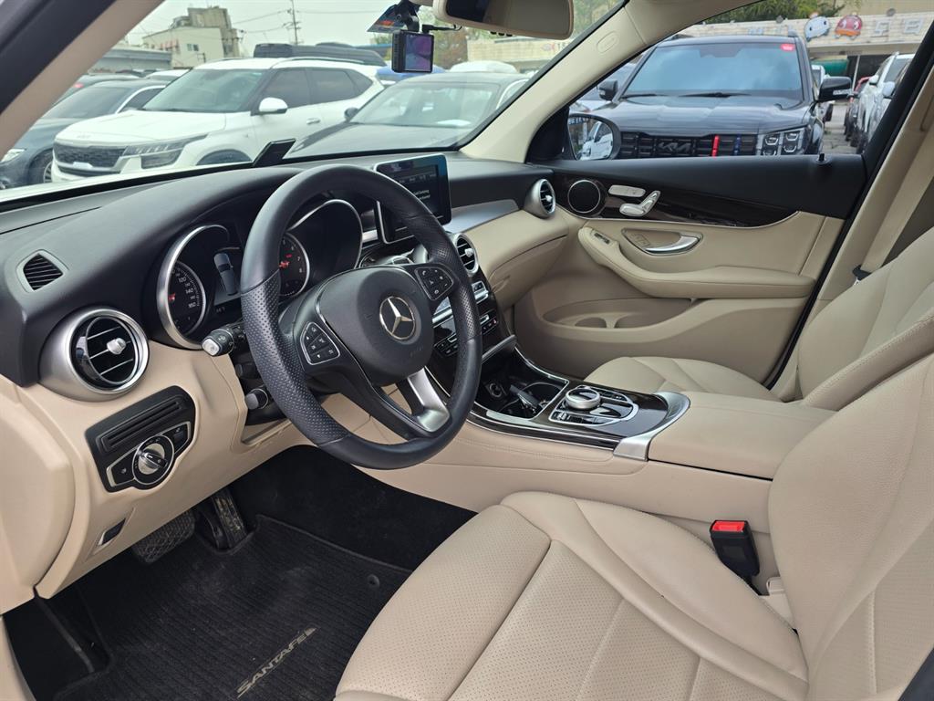 Mercedes Benz GLC Class - Vista 6