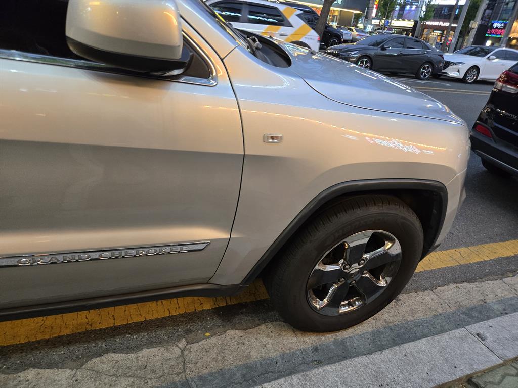 Jeep Cherokee - Vista 4