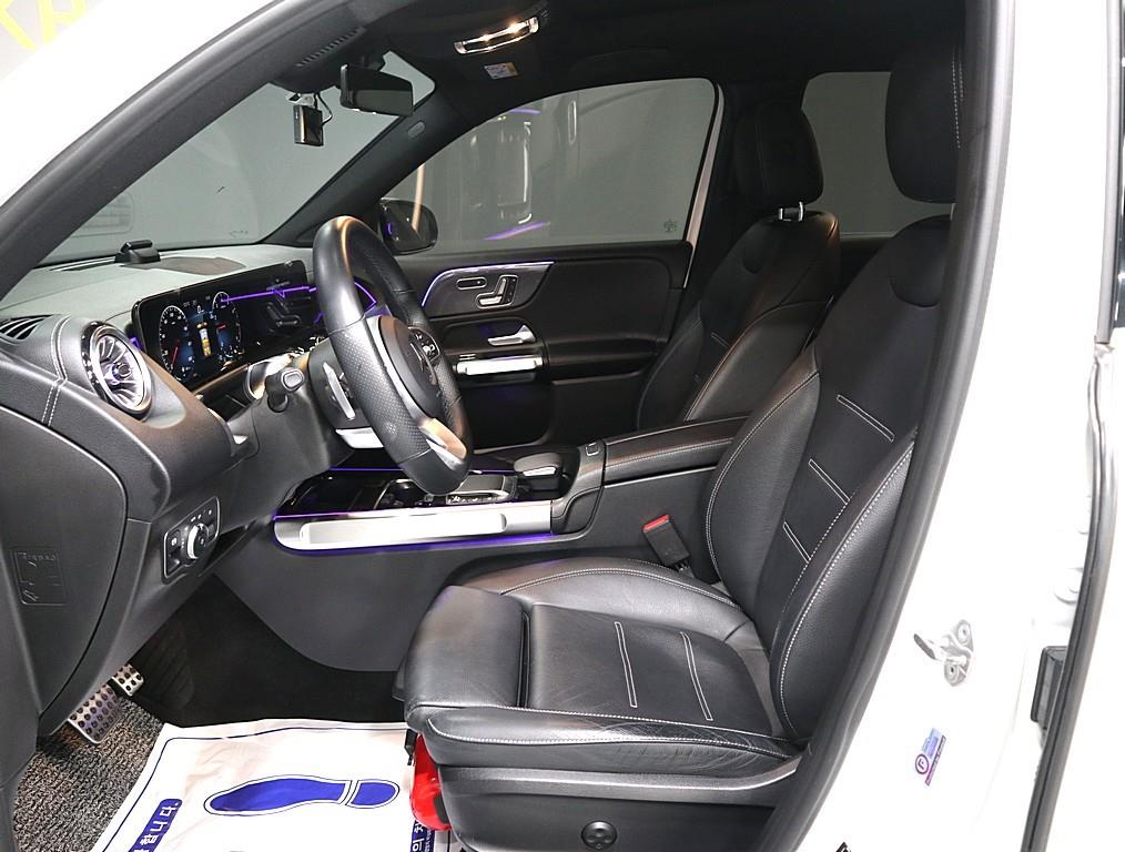Mercedes Benz GLB Class - Vista 8