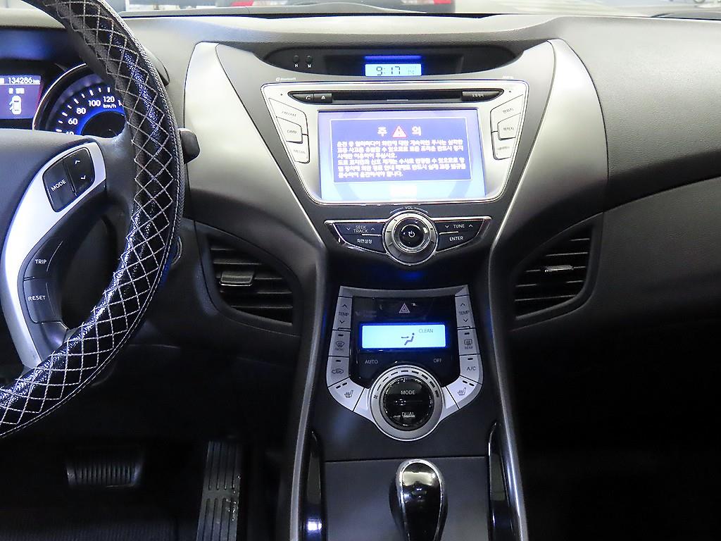 HYUNDAI Avante - Vista 11