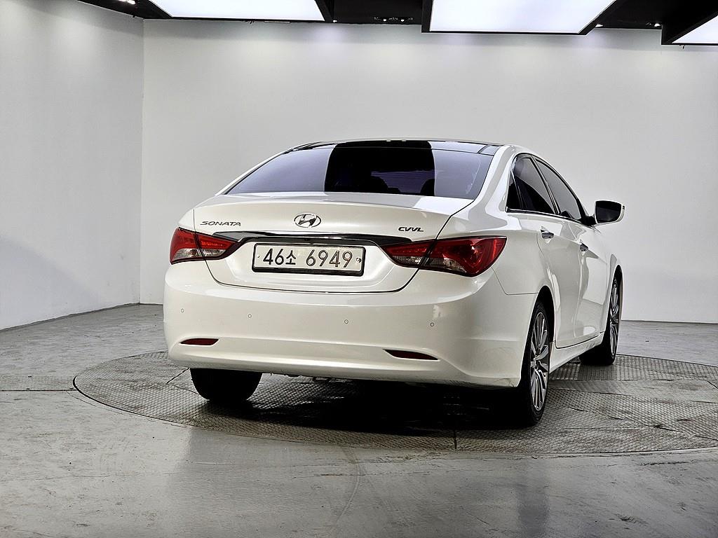 HYUNDAI Sonata - Vista 3