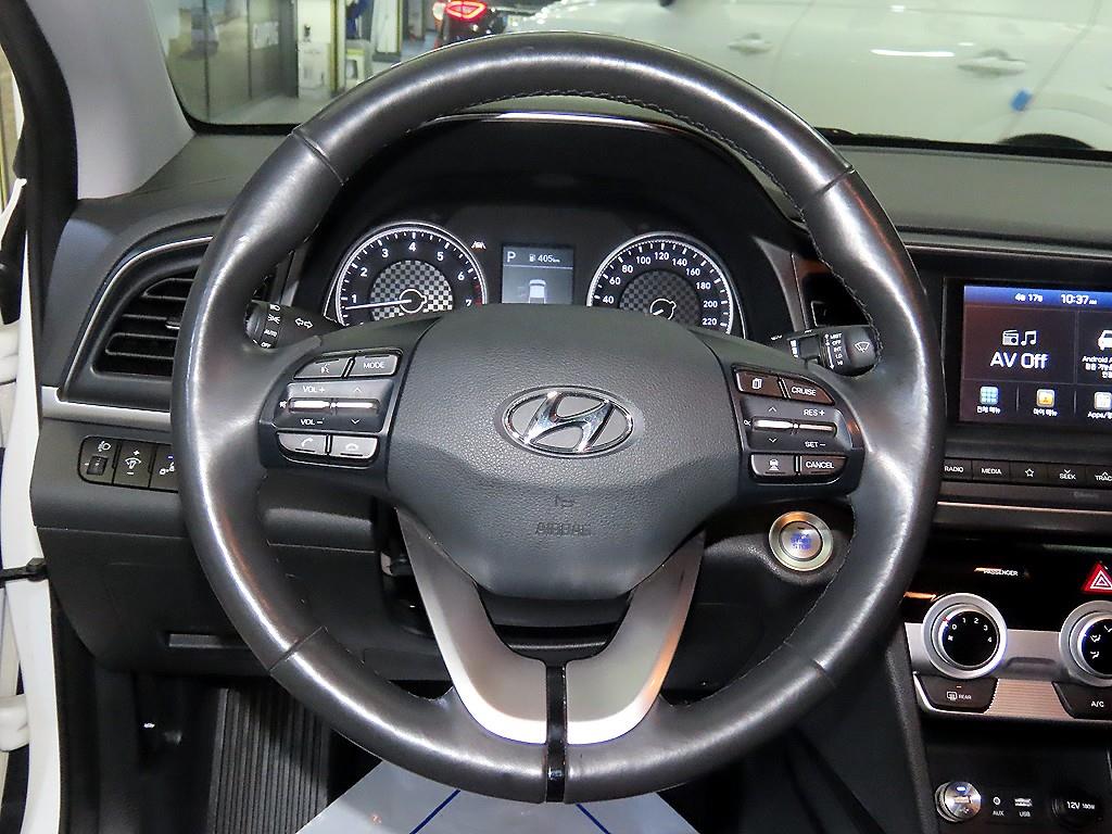 HYUNDAI Avante - Vista 8