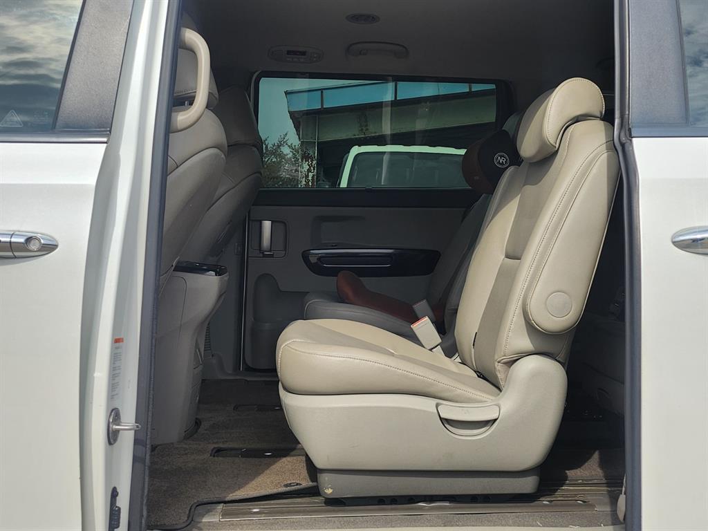 KIA Carnival - Vista 8