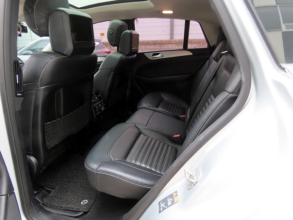 Mercedes Benz GLE Class - Vista 6