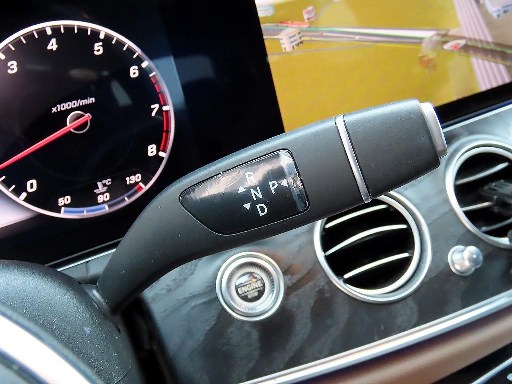 Mercedes Benz E class - Vista 11