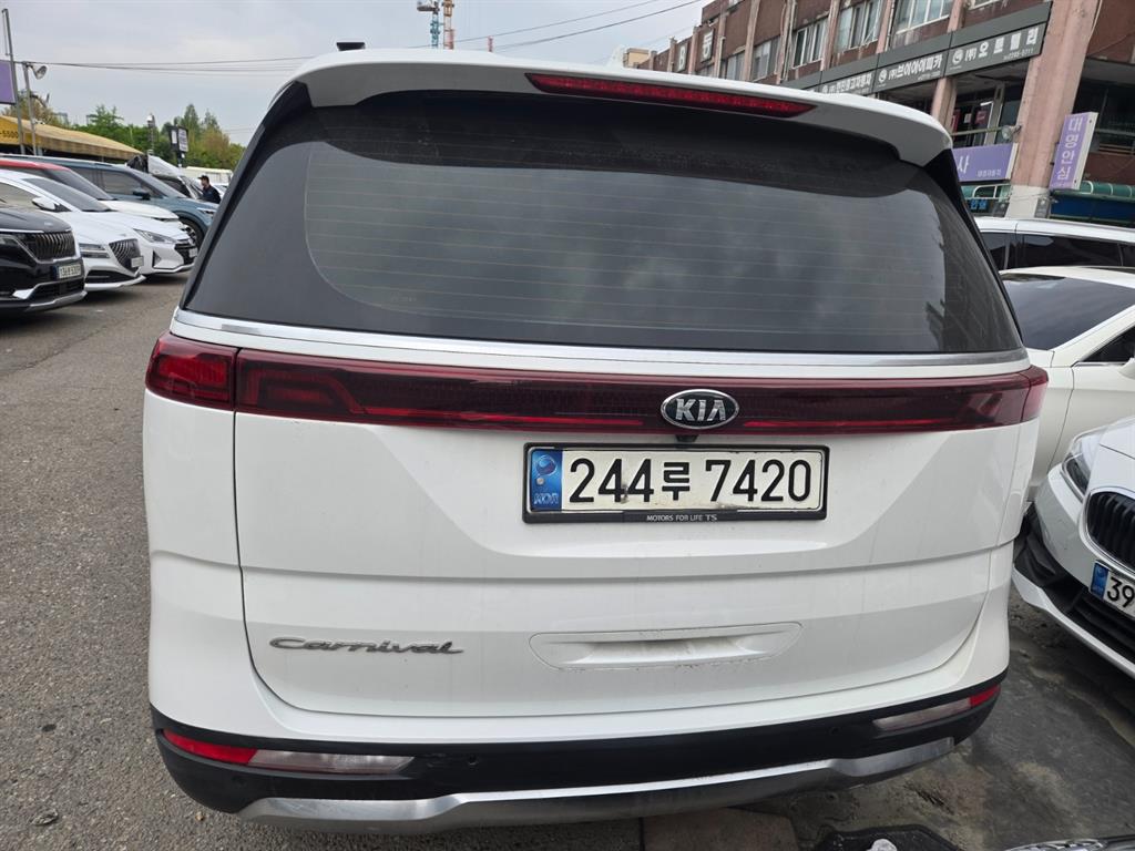 KIA Carnival - Vista 3